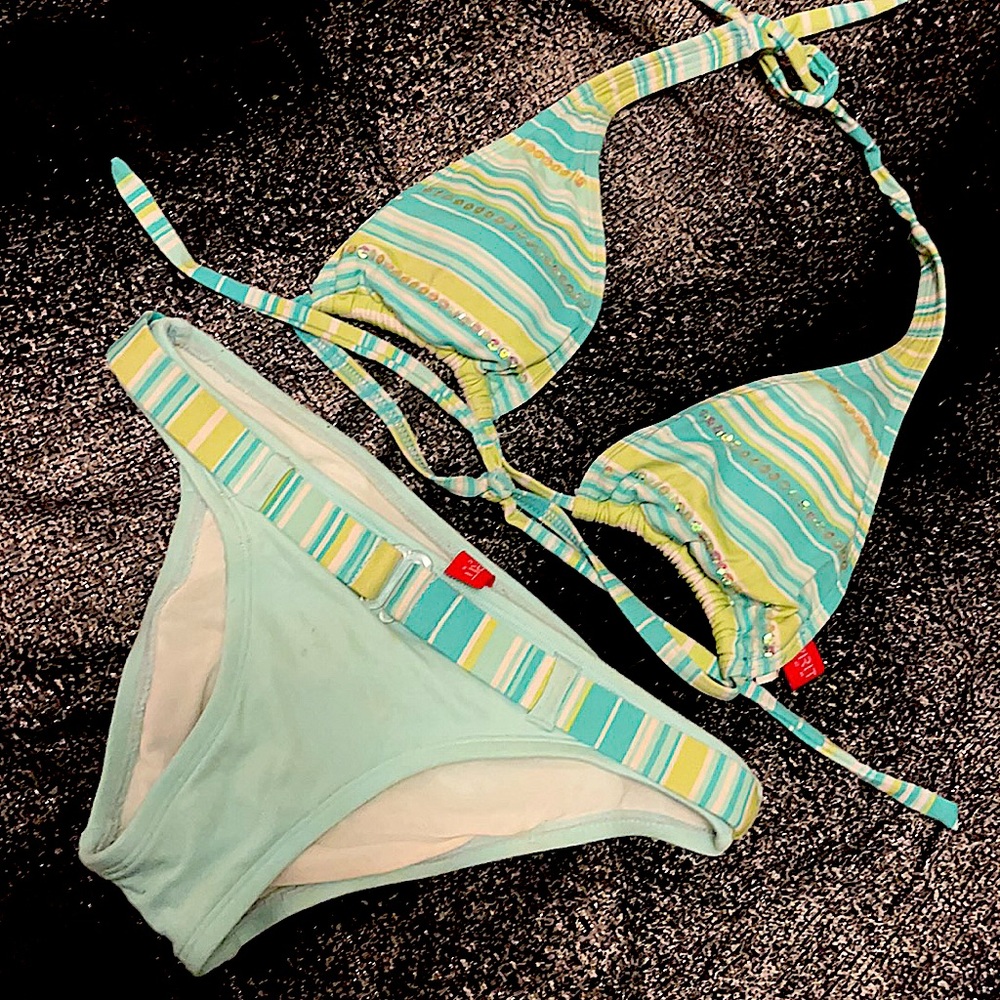 Bikini women’s